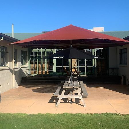 Cheviot Hotel Exterior foto
